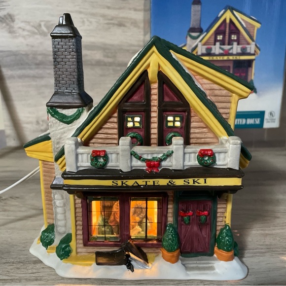 Vintage Rare Christmas Delights Handpainted Porcelain Lighted House Skate & Ski - Picture 9 of 11